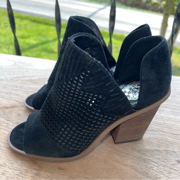 Vince Camuto Booties VC-Fritzey Black Brown Cut Out Chunky Heels Bootie Size 7 - Picture 4 of 11